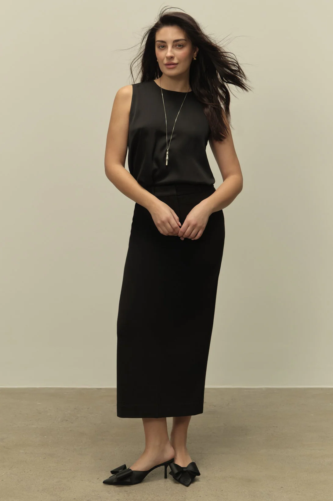 The Amber Silk Shell Black - Image 3