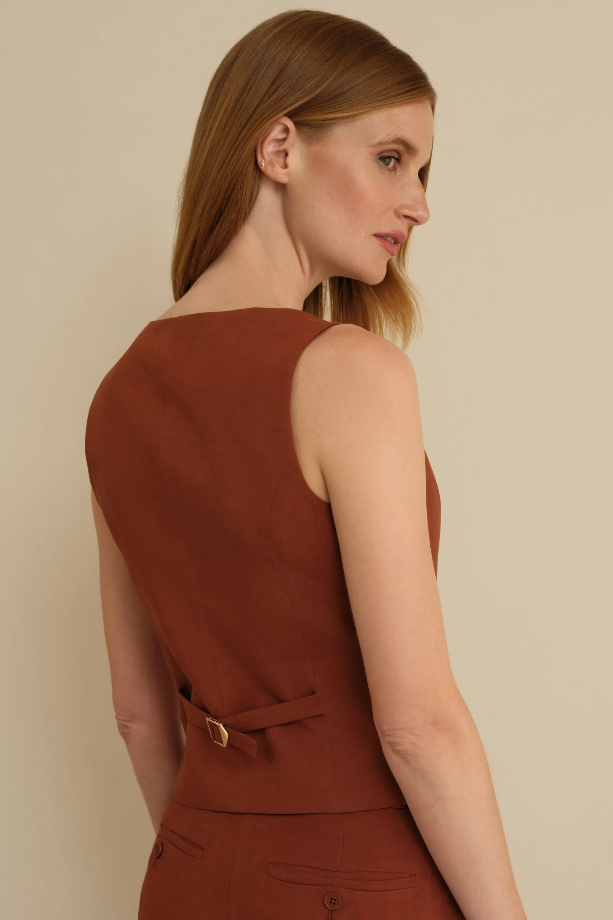 The No Gape Zora Linen Vest Cognac - Image 3
