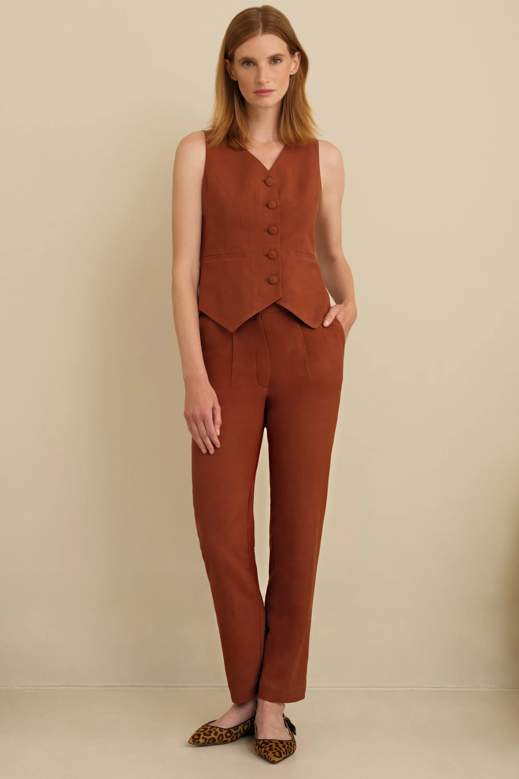 The No Gape Zora Linen Vest Cognac - Image 4