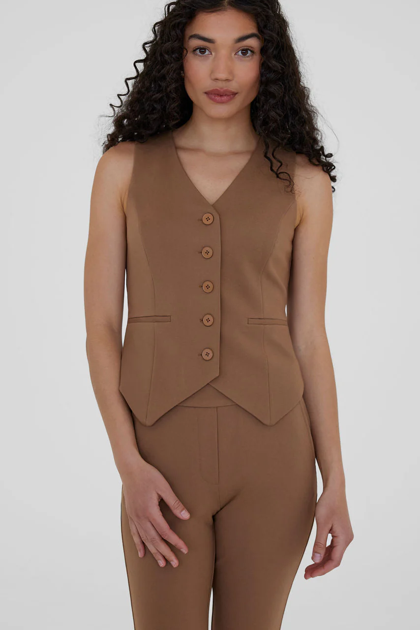 The No Gape Zora Vest Camel - Image 5